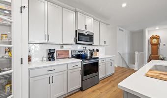 1827 Ledges Dr, Ames, IA 50010