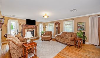 142 Cedar St, Amityville, NY 11701
