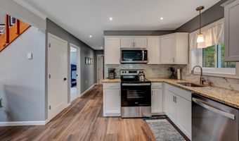 227 Valley View Dr, Albrightsville, PA 18210