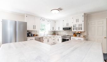 2518 Kenilworth Dr, Albany, GA 31707