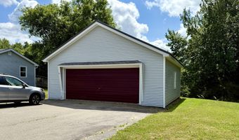 111 Washington St, Baileyville, ME 04694