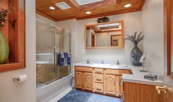 4 Spruce Mountain Trl, Danbury, CT 06810