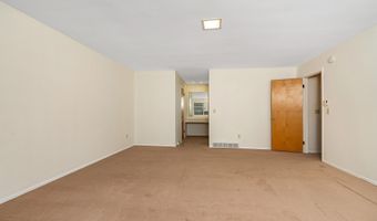 3 Springwood Manor Dr, Albany, NY 12211