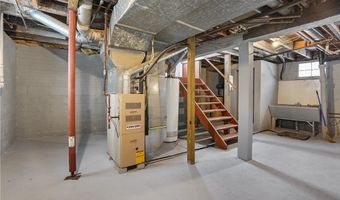 2218 Lee Dr, Akron, OH 44306