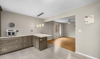 640 Ash St, Algonquin, IL 60102