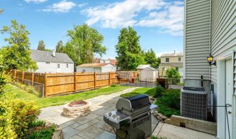 6816 WESTLAWN Dr, Falls Church, VA 22042