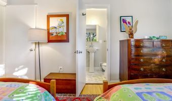 2700 N DINWIDDIE St N, Arlington, VA 22207
