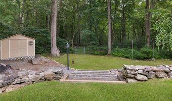 5 Woodbine Ln, Exeter, RI 02822