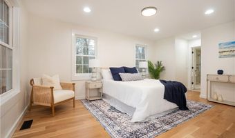 247 Glen Hill Dr, North Kingstown, RI 02874