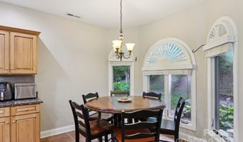 26 Ocaso Dr, Asheville, NC 28806