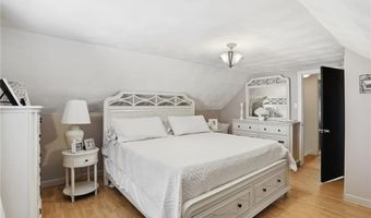 514 Killingly St, Johnston, RI 02919