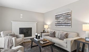 907 40th Ln, Anoka, MN 55303