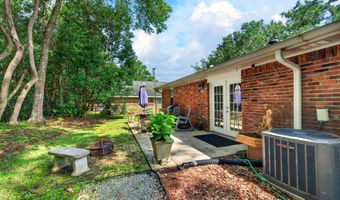514 Sunset Dr, Bay St. Louis, MS 39520