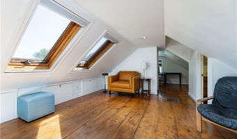 43 Flintstone Rd, Narragansett, RI 02882