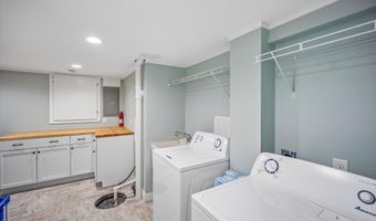 911 Mesa Verde Pl, Ames, IA 50014