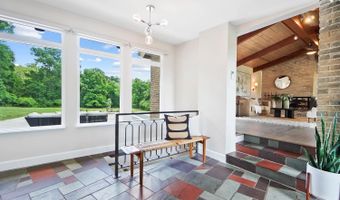 7460 Fair Oaks Dr, Amberley, OH 45237