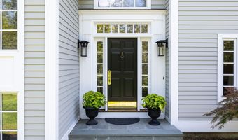 35 Foothills Dr, Avon, CT 06001