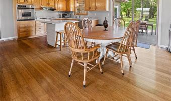 8110 Wolf Rd, Alton, IL 62002
