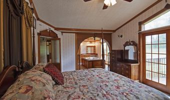 213 Patterson Creek Dr, Alderson, WV 24910