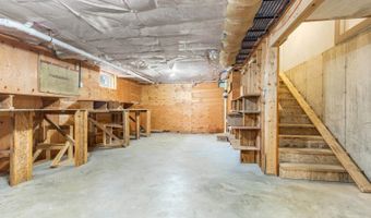 183 Skyline Rd, Bangor, ME 04401