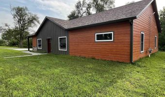 121 N 9th St, Albia, IA 52531