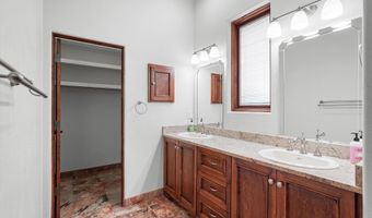 325 Braught Ln, Bosque Farms, NM 87068