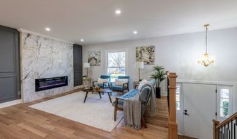 719 Webster St, Algonquin, IL 60102