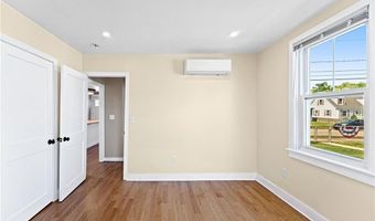 32 Richmond St 1, Bristol, RI 02809