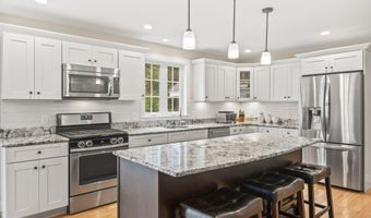 90 Village Place Dr, Barrington, NH 03825