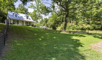 688 Saunders Hollow Rd, Barboursville, WV 25504