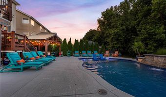 1388 Red Oak Plantation Dr, Ballwin, MO 63021