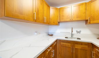 1209 N School St 102, Honolulu, HI 96817