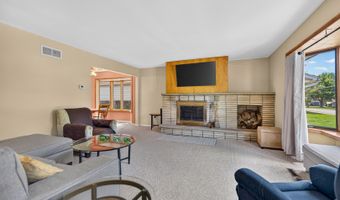 911 David St, Antioch, IL 60002