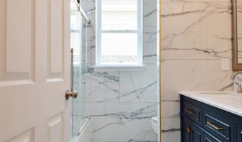 92 W 6TH St, Bayonne, NJ 07002