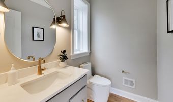 6410 WINNEPEG Rd, Bethesda, MD 20817