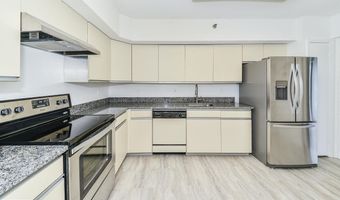 1016 S WAYNE St #408, Arlington, VA 22204