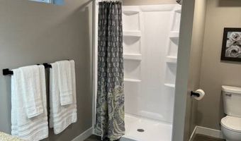 624 J St, Aurora, NE 68818