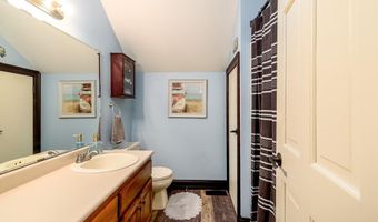 914 Lakeview Dr, Auburn, IN 46706