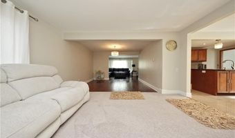 211 Bentham Pkwy E, Amherst, NY 14226