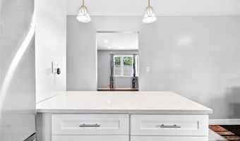 166 Pleasant Ave, Bergenfield, NJ 07621
