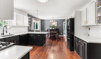 248 Church St, Belford, NJ 07718