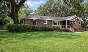 702 Center Dr W, Beaufort, SC 29902