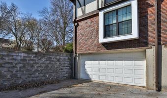 917 Claytonbrook Dr 4, Ballwin, MO 63011