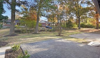 827 Woodruff Dr, Ballwin, MO 63011