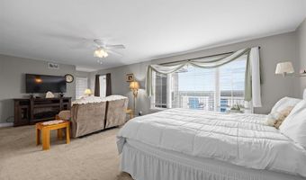 711 Riverview Dr, Alton, IL 62002