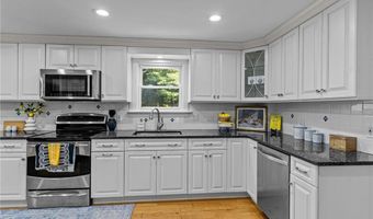 123 Stone Gate Dr, North Kingstown, RI 02852