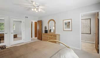 1923 N Carlyle Pl, Arlington Heights, IL 60004