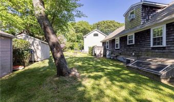 43 Flintstone Rd, Narragansett, RI 02882