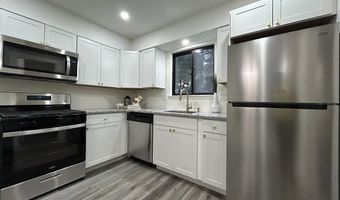 38 Sutton Pl 38, Bloomfield, CT 06002