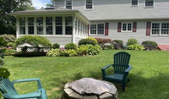 15 Royalwood Ct, Cheshire, CT 06410